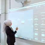 Enam Sekolah di Kalbar Sudah Gunakan Papan Tulis Digital 26