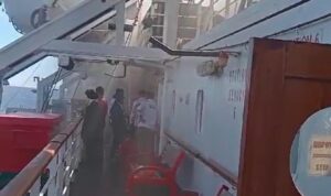 KM Bukit Raya Tujuan Pontianak Alami Kebakaran di Salah Satu Ruangan, Satu Kru Kapal Dievakuasi ke Rumah Sakit 8