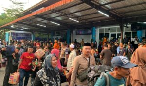 Kapal Tujuan Surabaya Batal Berangkat Buntut Insiden Kebakaran Kapal Bukit Raya 2