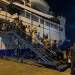 Kurang Lebih 8 Jam Terombang Ambing, Kapal Bukit Raya Berhasil Berlabuh di Pelabuhan Dwikora Pontianak 14