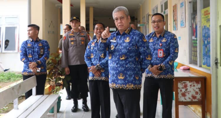 Pj Gubernur Kalbar Harisson melakukan sidak ke Puskesmas Batang Tarang